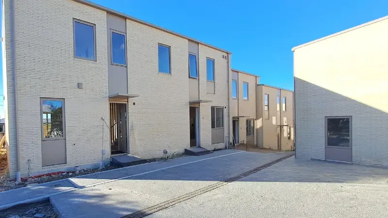 30 Milton Road townhouses in Otumoetai featuring UNO Thermal aluminium windows.
