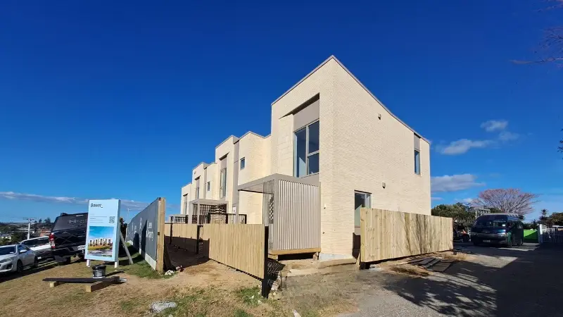 Townhouse façades at 30 Milton Road featuring tall UNO Thermal windows and glazed doors.