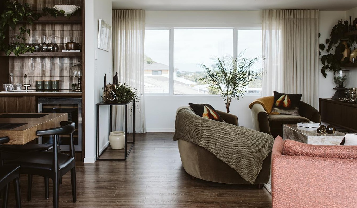 Living room with aluminium awning windows