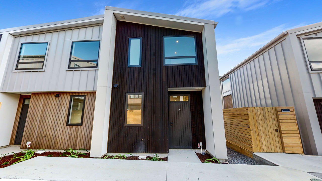 Multi residential facade with aluminium joinery